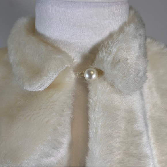 Tot on Fifth Avenue Girls 24 Months Fancy Cream Faux Fur Capelet soft shawl - Picture 3 of 6